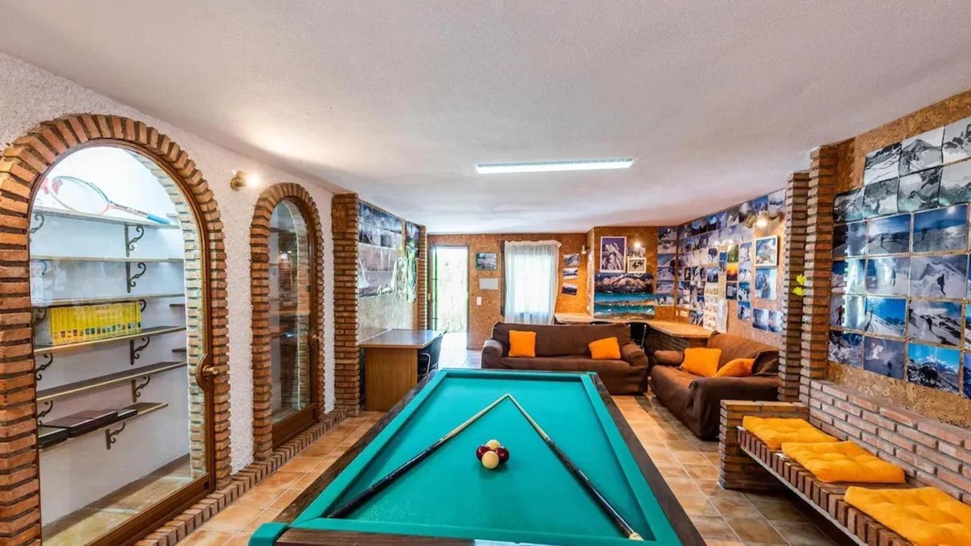 Spacious Villa With Private Pool In Моначиль Экстерьер фото