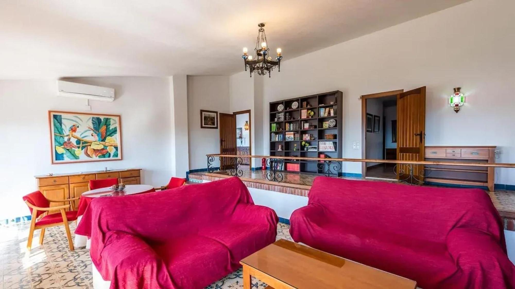 Spacious Villa With Private Pool In Моначиль Экстерьер фото