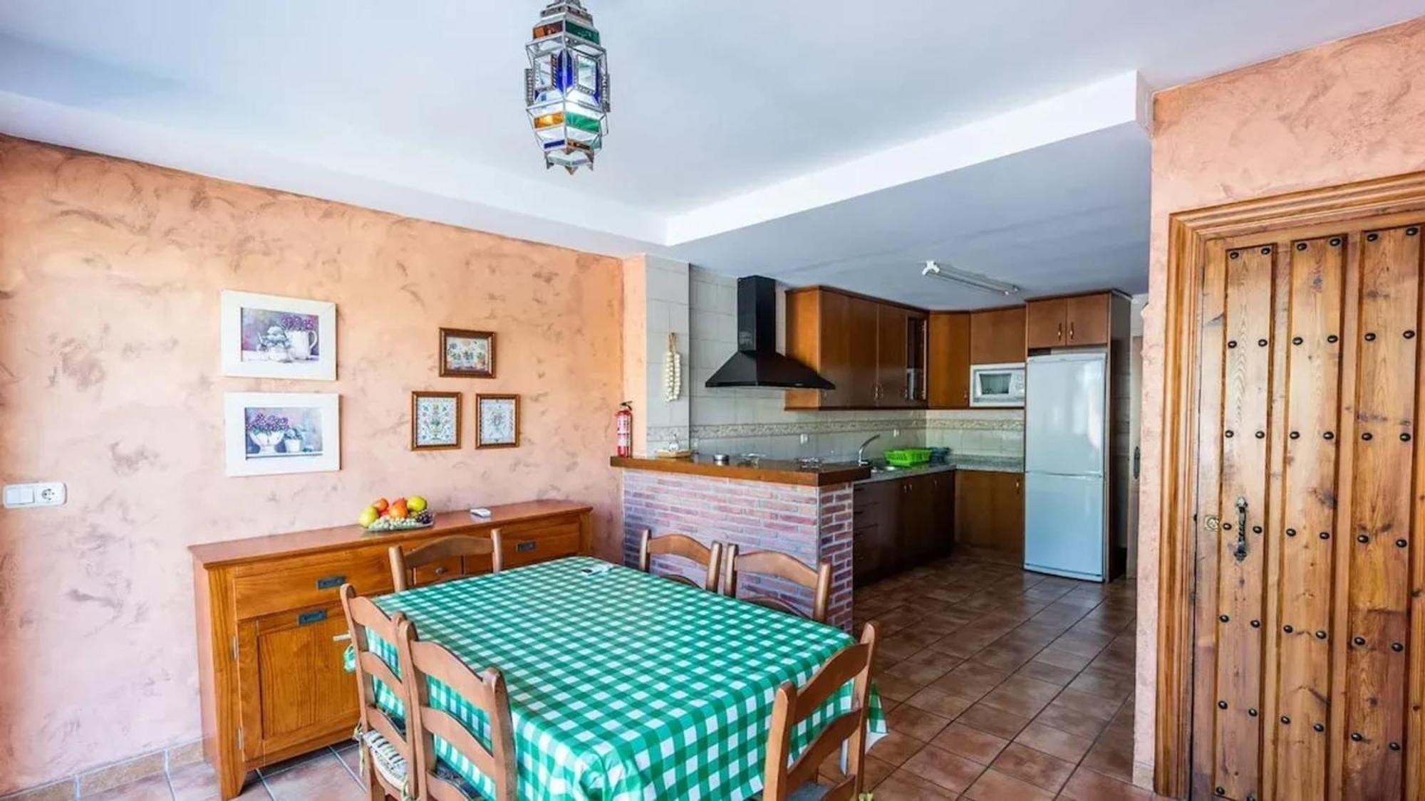 Spacious Villa With Private Pool In Моначиль Экстерьер фото
